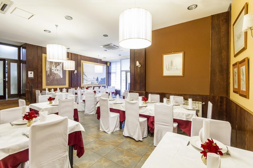 Hostal Restaurante Alarico Allariz Extérieur photo